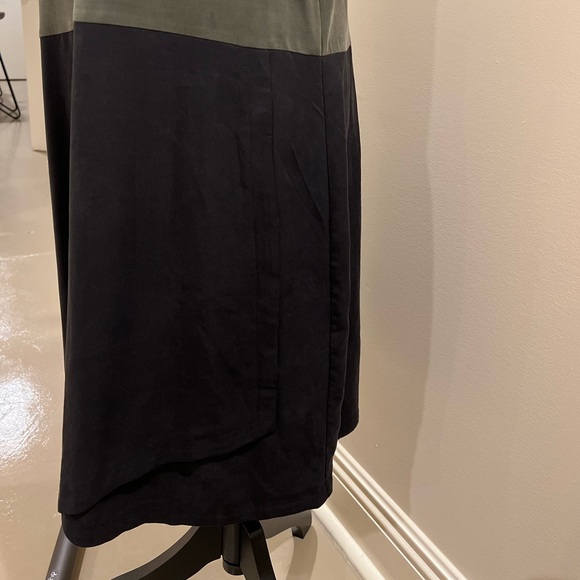 Dolan v-neck color blocked dress - Picture 4 of 7